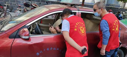潢川县交通运输局深入开展出租车行业"场所码"使用宣传志愿者服务活动